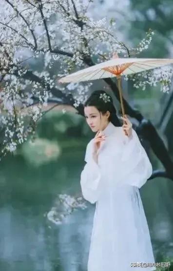 女人梦见好多人是什么意思,做梦老是梦到一个女人怎么办？