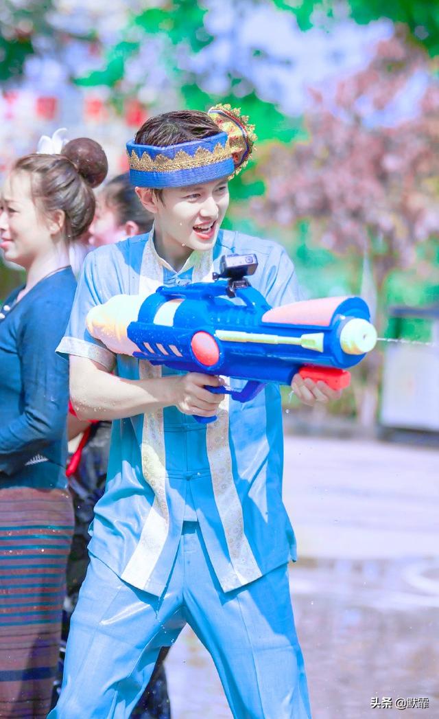演员高以翔简介:大家能不能给我安利一个国内男明星？