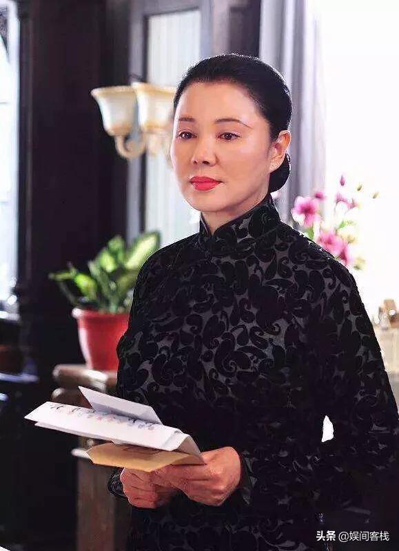 演员于小慧:曾被丈夫家暴的著名女星于小慧，带儿子净身出户后，现状怎么样？