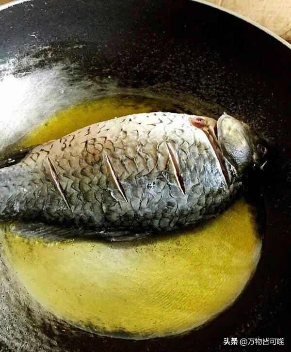 鱼汤发白是什么原因，如何让鱼汤，汤色浓白，鲜美无腥味