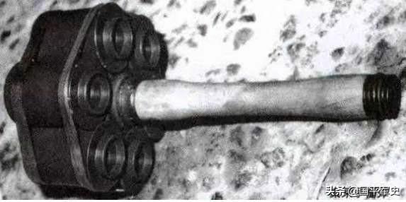 头条问答 - 拉线式木柄手榴弹捆绑起来,其中一个炸了,别的不会被炸飞