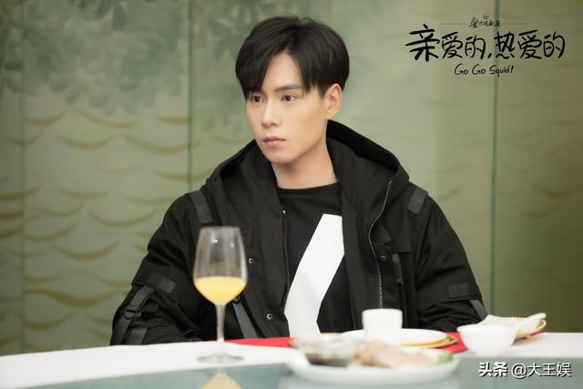 艾情比吴白大多少:《蜜汁炖鱿鱼》的吴白如果喜欢佟年又会怎样呢？