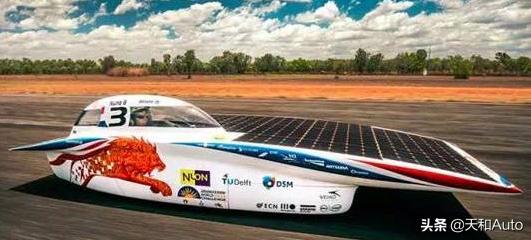 电动汽车太阳能电池板，在车顶加一个太阳能光伏板给电瓶充电可行性怎么样？