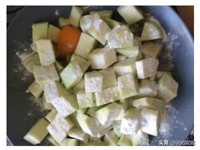 怎样在家里简单快速地做色香味俱全的红烧茄子