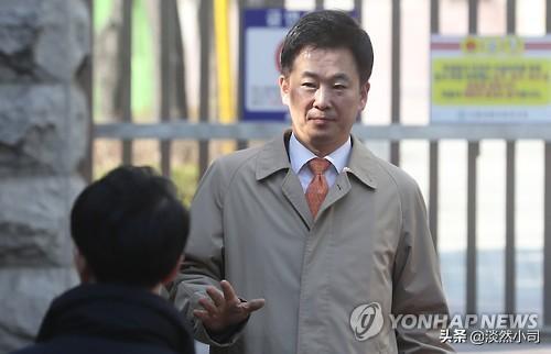 朴海镇李泰兰结婚了吗:朴槿惠的律师柳荣夏对她不离不弃，她们是何关系