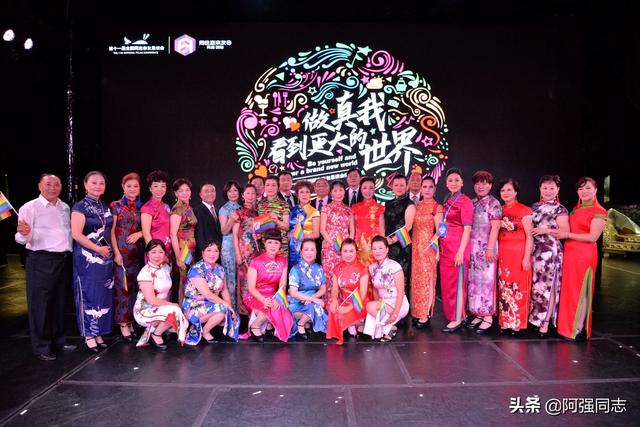出柜是什么意思啊:同性恋到底是出柜好还是隐瞒父母形婚好？