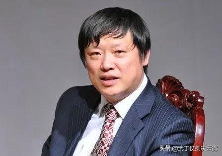 为何胡锡进一发文郭松民就怼他？有什么恩怨吗？