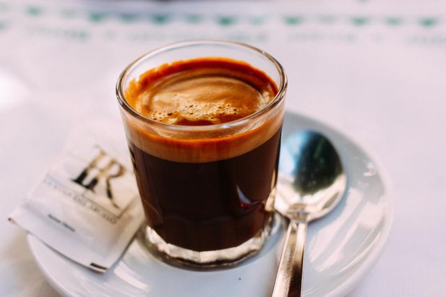黑咖啡的秘密你知道么，黑咖啡才算是正宗的咖啡吗哪些种类的咖啡比较好