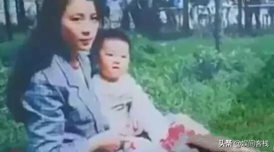 演员于小慧:曾被丈夫家暴的著名女星于小慧，带儿子净身出户后，现状怎么样？