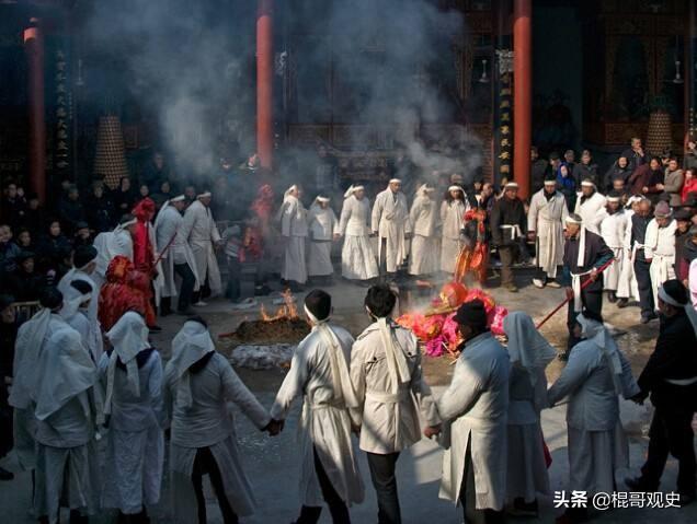 古人下葬后嘴里含的是什么东西？干什么用的？