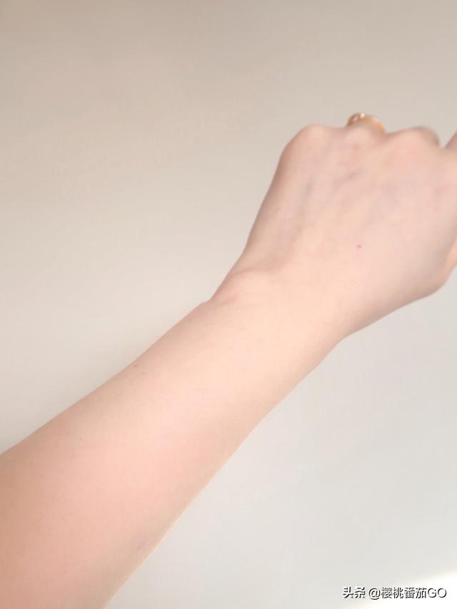 维生素c粉可以让牙齿美白嘛:维生素c可以美白牙齿吗 想要美白一天要摄入多少毫克的维生素C比较合适，要坚持多久？