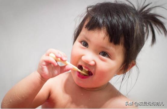 白天想磨牙是怎么回事:十个月宝宝白天磨牙是怎么回事 1岁宝宝白天总是把牙齿咬响，是怎么回事？