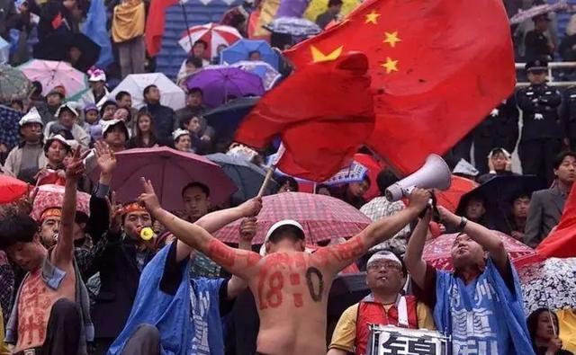 马尔代夫消失:01年，米卢率领国足10：1大胜马尔代夫，为什么还被骂是骗子