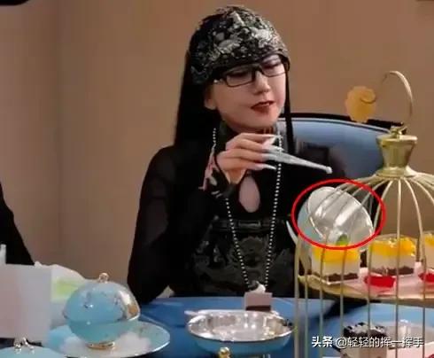 杨丽萍腿怎么了:如何看待杨丽萍的动态热评事件？