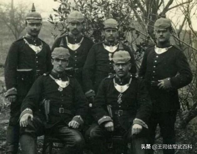 战地3装备狗牌:为什么有的二战德国兵，脖子上会挂着一块半月形牌子？
