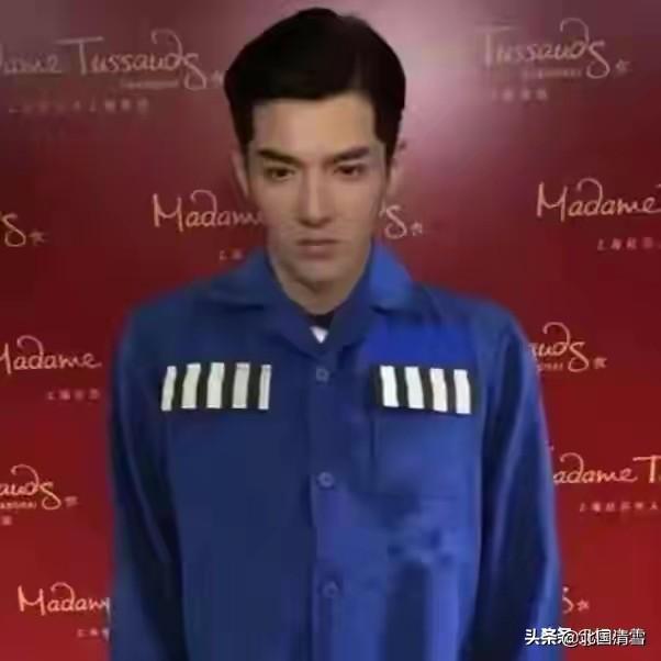 秦牛正威和吴亦凡:网传《青春有你2》秦牛正威被淘汰，如果是真的，你觉得可惜吗？