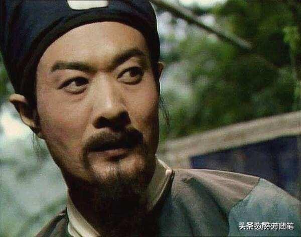 贾雨村“时逢三五便团圆,满把晴光护玉栏”一诗,脂砚斋为何说“奸雄心事,不觉露出”？