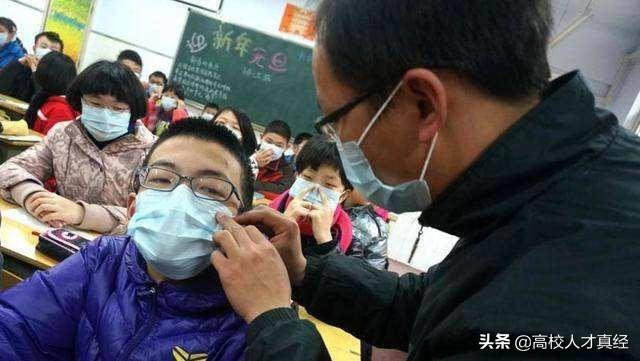 四川高校外教不配合防疫，重庆大学要求湖北学生提前返校并同时要求隔离，这样做对吗