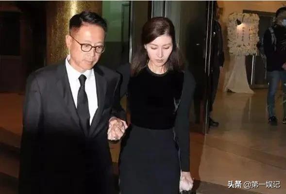 尼格买提的老婆是谁:许晋亨的老婆不是李嘉欣吗？他跟何超琼又是什么关系？