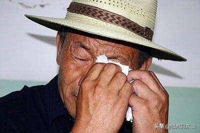 给交过公粮的老农补贴8万元,每月再补助400元是真的吗？