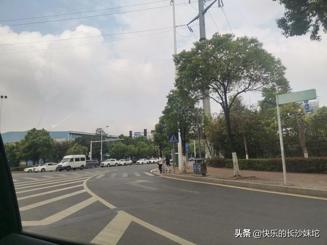 新冠病毒卷土重来，又一次封村封路，普通人该如何面对现实