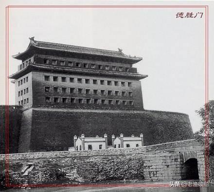 北京城的龙脉布局，明清北京城为什么是九个城门有什么说法