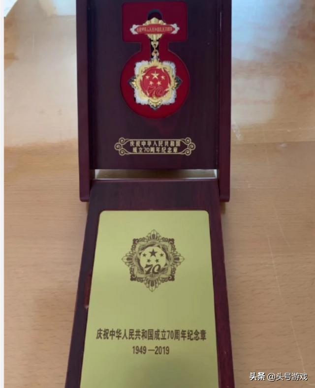 LPL管泽元秀志高无上的荣誉纪念章,“爷爷身份公布,受亿人敬仰”,你觉得如何？