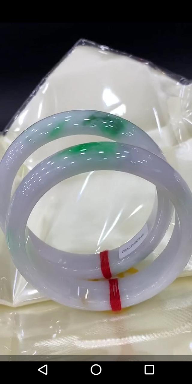 老凤祥5000左右玉手镯,五千左右能买个什么品质的翡翠手镯？