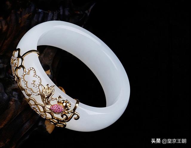 和田玉黄金吊坠是真假,黄金和田玉手镯项坠有工艺问题怎么办？