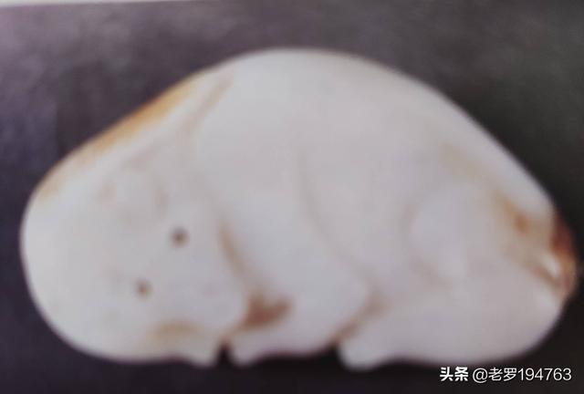 玉石越养越没有光泽，越盘越乌是为什么(玉镯越来越发乌是怎么回事)