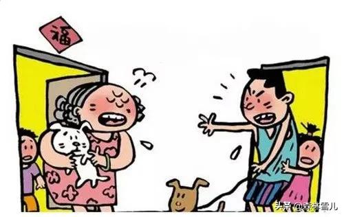 楼上两个老年人每天看电视到23点声音大的楼下听的