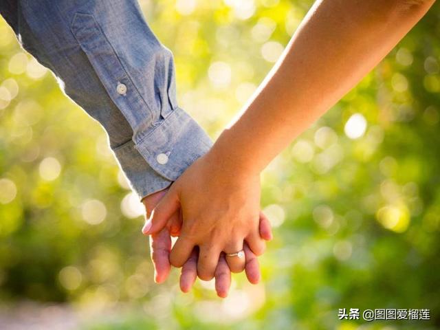 张蓝心劈腿:如何追一个被前任劈过腿的女生？