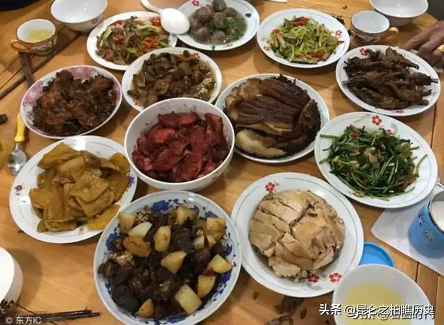 年夜饭,请说一说你家的菜谱好吗？