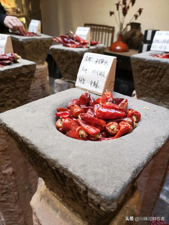 市面上的花椒分为几种，麻辣卤水中花椒用的是什么花椒，辣椒用的是什么辣椒