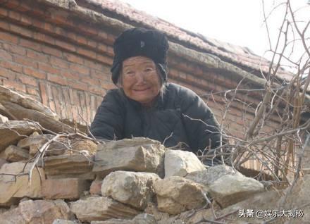 周星驰豪宅抵押:网曝周星驰抵押10亿房产，疑似破产，那么你会帮他捐款吗