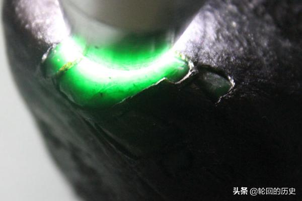 白底青翡翠什么档次,花青种翡翠和白底白底青种的区别？