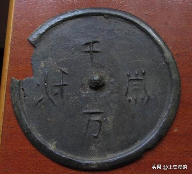 金花娘娘叭咪宝山:清宫剧中经常出现“吾皇万岁万岁万万岁”，历史上真有这句话吗？