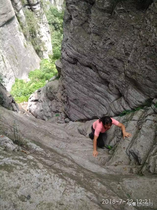 溶洞的资料:一个人溶洞游览，需要注意什么，要不要带防身器材以防动物？