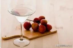 用酒泡过的水果还能吃吗，自己泡的荔枝酒，一年了还能喝吗