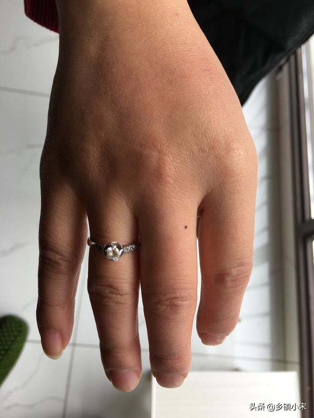 怎么选购钻石(钻石应该怎么选购)