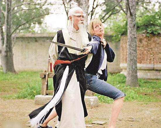 刘家辉老婆:曾是一代功夫巨星，百万家产惨被瓜分，如今瘫痪无人照顾，他是谁