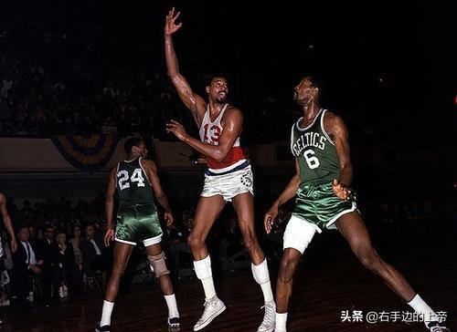 为什么张伯伦的各项得分数据如此惊人，在篮球界中的地位却不及乔丹，同位置相比也不如贾巴尔呢？插图28