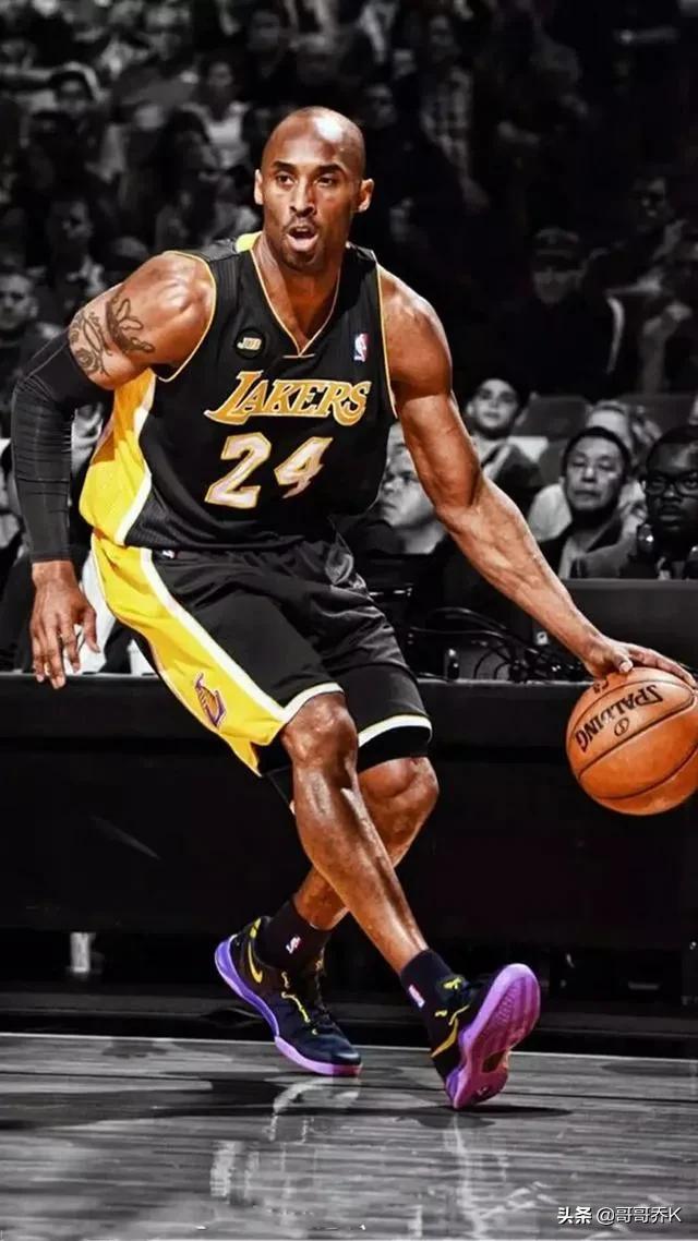 的进攻手段让观众的视线没有聚焦在他的肌肉线条上,何况科比颜值又高