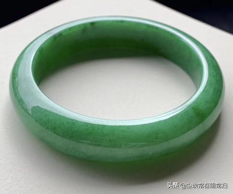 怎样才能买到好的玉手镯,买玉手镯在哪里买比较好，才能不买到假货？