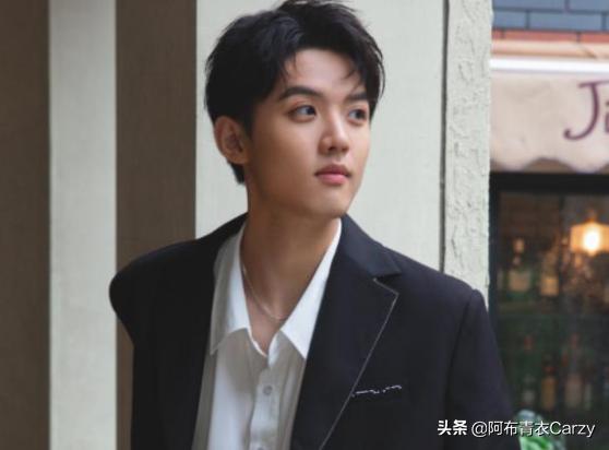 姜潮公开恋情:五位早结婚的男星，四位已经当爹，一位既有智慧又有颜值，是谁？