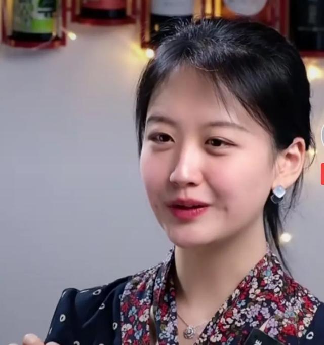 关晓彤的胸:少女体香究竟是一种什么东西