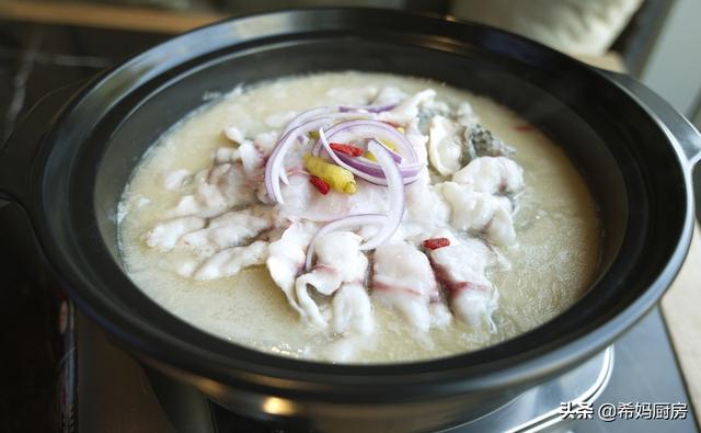 牛鞭汤好不好喝去腥很关键，羊杂汤怎么做才能奶白汤浓味道香而不油腻