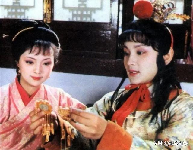 赵本山和章子怡睡照片:假如宝玉不是真睡，他突然起来，把宝钗按倒床上，宝钗会怎样