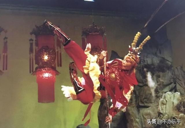 真假美猴王简介:六小龄童的西游记电影为什么没有消息了，从15年开始到现在？