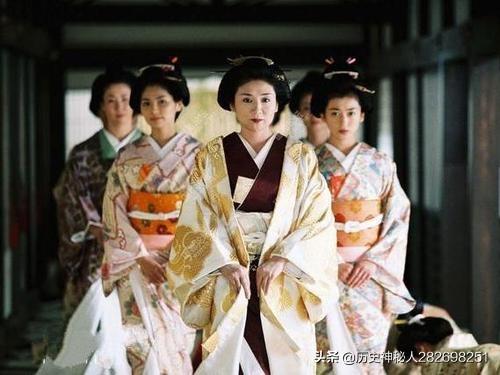古代女性跟动物交配图:为什么有些动物交配有季节性，而人却没有？
